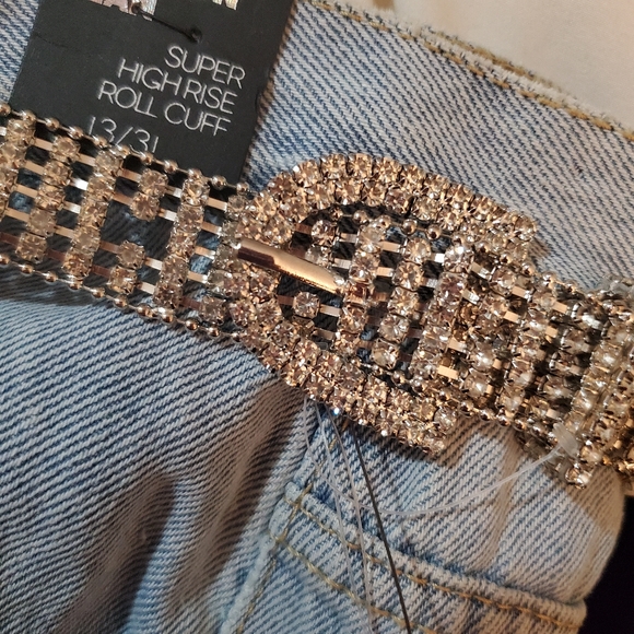 Simple Society Super High Rise Roll Cuff Light Wash Balloon Jeans w/ Bli… - Picture 11 of 15